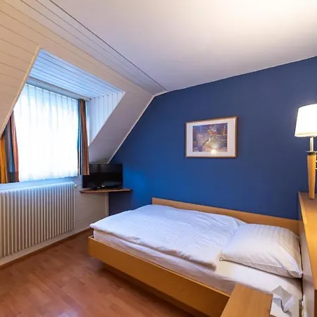 Les Negociants וואי