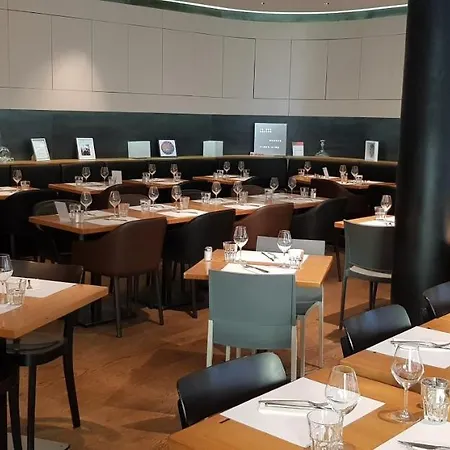 Les Negociants מלון 3*