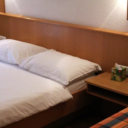 Les Negociants 3* וואי