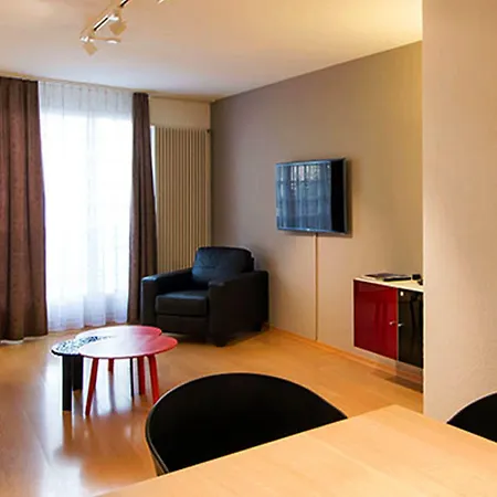 Les Negociants Hotel