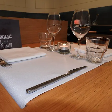 Les Negociants וואי