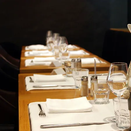 Les Negociants מלון