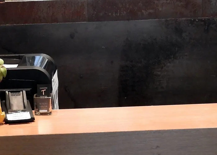 Les Negociants Hotel