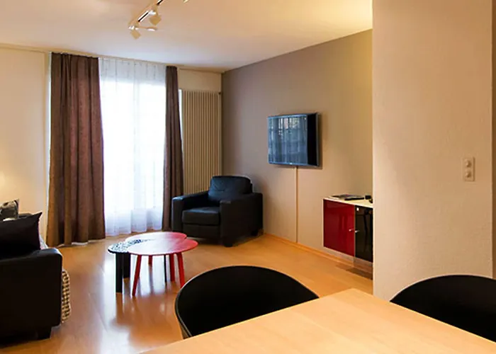 Les Negociants Hotel