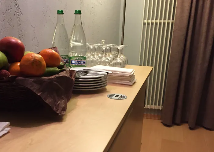 Les Negociants Hotel