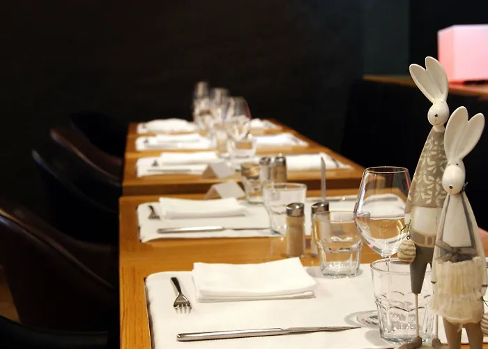 Les Negociants Hotel