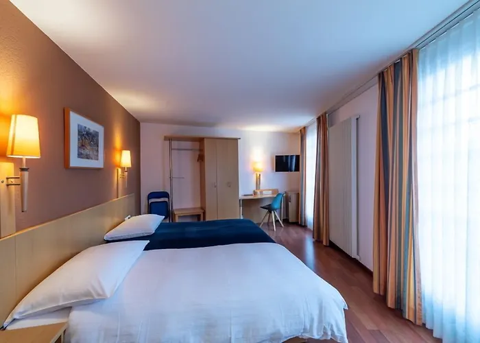 Hotel Les Negociants 3*