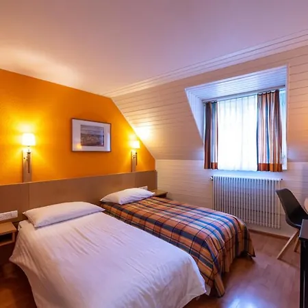 Les Negociants Hotel