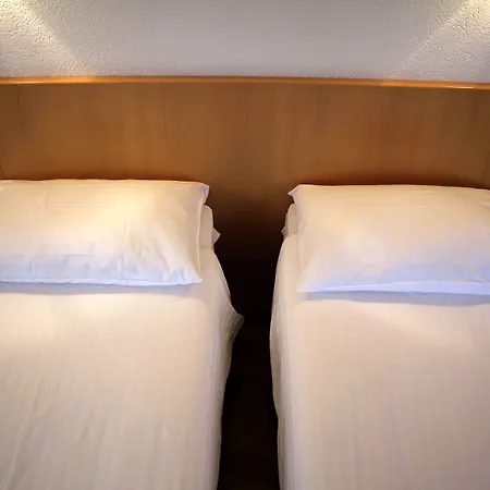 Les Negociants Βεβέ