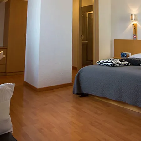 Les Negociants 3* Βεβέ