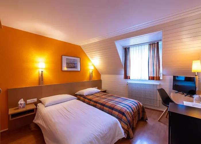 Les Negociants Hotel