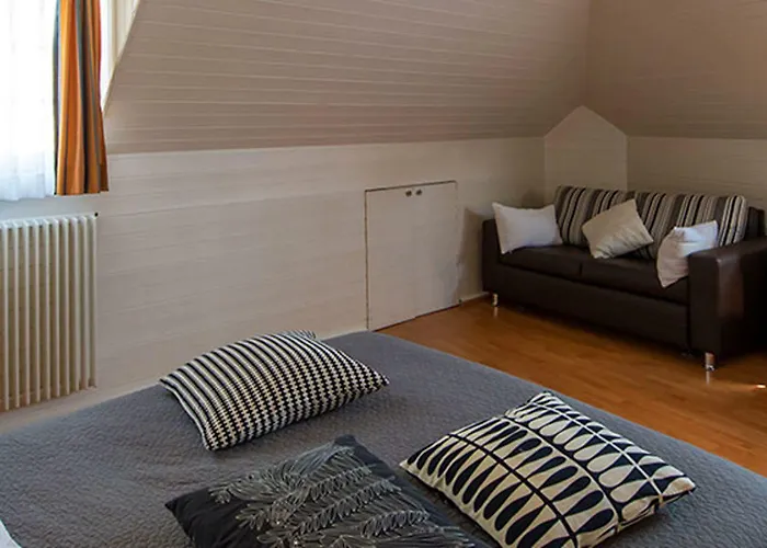 Les Negociants Hotel