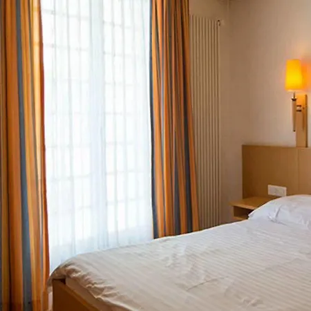Les Negociants Hotel